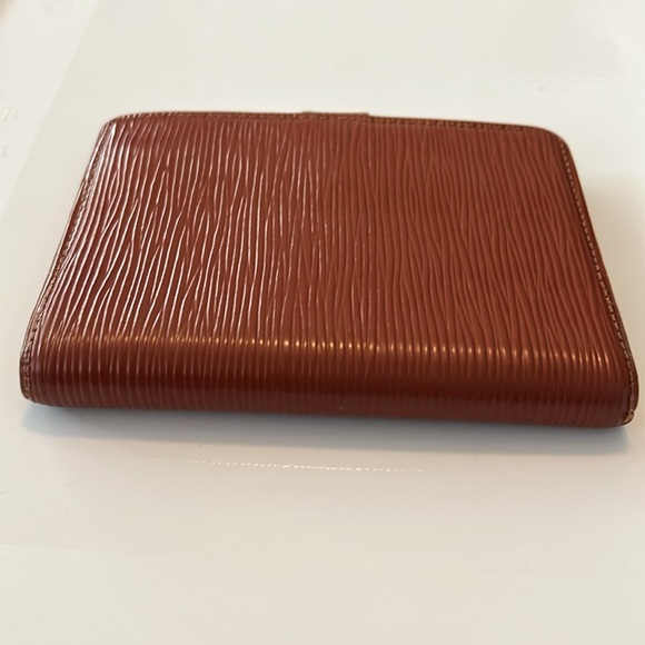 Louis Vuitton Epi Leather Brown Agenda Wallet Passport Holder with LV Stickers - Picture 13 of 14